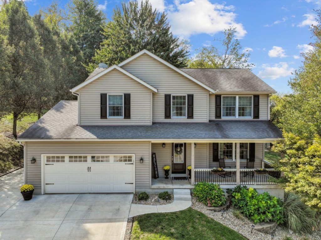 1903 willow ridge dr front of home